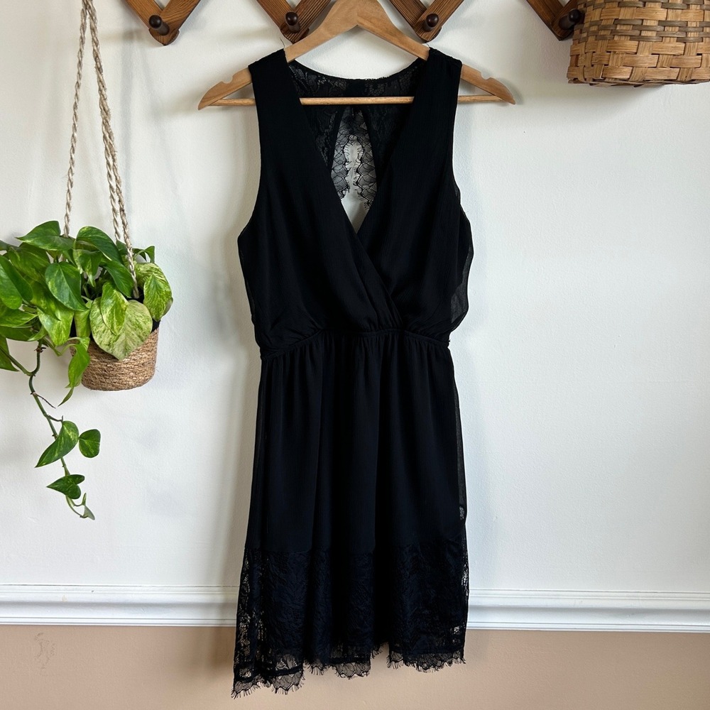 Princess Vera Wang Black Chiffon Lace Trim Sleeveless V-Neck Dress Medium